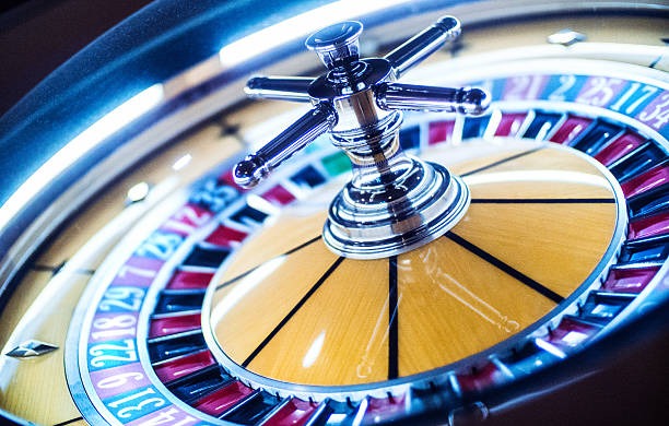 Caishen Wins betting interface on pola800 showing live cards and player positions